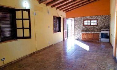 SE ALQUILA CASA 2 DORMITORIOS EN VILLA GIARDINO