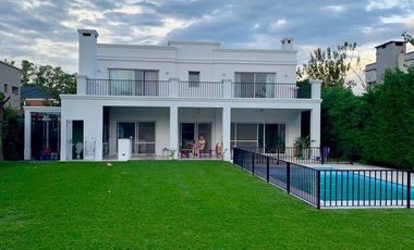 Alquiler Casa con pileta Villa Olivos ramal Pilar