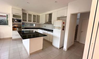 Alquiler Casa con pileta Villa Olivos ramal Pilar
