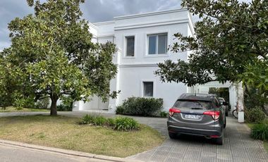 Alquiler Casa con pileta Villa Olivos ramal Pilar