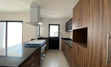 CASA EN PRIVADA CON ALBERCA en zona Walmart Muñoz – San Luis Potosí