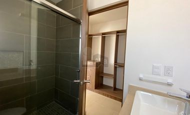 CASA EN PRIVADA CON ALBERCA en zona Walmart Muñoz – San Luis Potosí