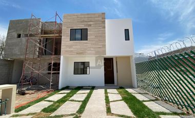 CASA EN PRIVADA CON ALBERCA en zona Walmart Muñoz – San Luis Potosí