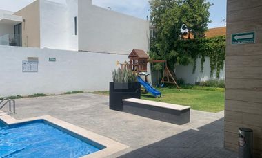 CASA EN PRIVADA CON ALBERCA en zona Walmart Muñoz – San Luis Potosí