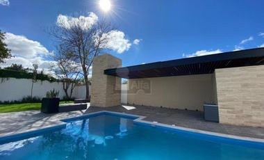 CASA EN PRIVADA CON ALBERCA en zona Walmart Muñoz – San Luis Potosí