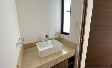 CASA EN PRIVADA CON ALBERCA en zona Walmart Muñoz – San Luis Potosí