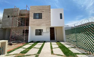 CASA EN PRIVADA CON ALBERCA en zona Walmart Muñoz – San Luis Potosí