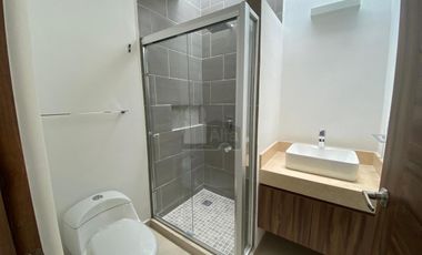 CASA EN PRIVADA CON ALBERCA en zona Walmart Muñoz – San Luis Potosí