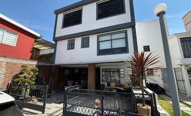 VENTA CASA EN FRACC LOS ROBLES METEPEC