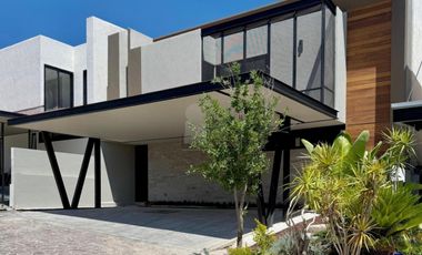 Casa en venta yo renta en Querétaro. Fraccionamiento Altozano.