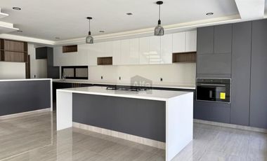 Casa en venta en Querétaro. Fraccionamiento Altozano.