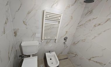 5 entre 42 y 43 La Plata -Monoambiente amoblado en ALQUILER