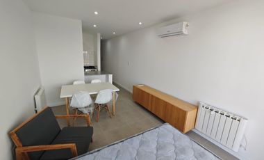 5 entre 42 y 43 La Plata -Monoambiente amoblado en ALQUILER