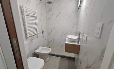 5 entre 42 y 43 La Plata -Monoambiente amoblado en ALQUILER