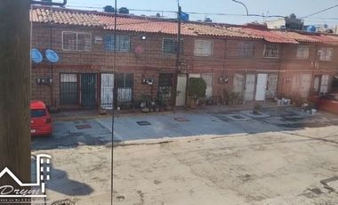 Casa en Venta en Jardines de los Claustros VI, Tultitlán