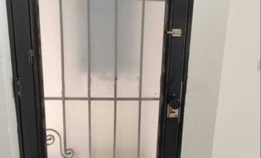 CASTELAR PH EN VENTA CON PATIO Y COCHERA APTO PROFESIONAL Y APTO CREDITO  UN AMBIENTE.