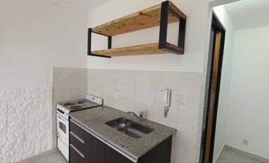 CASTELAR PH EN VENTA CON PATIO Y COCHERA APTO PROFESIONAL Y APTO CREDITO  UN AMBIENTE.