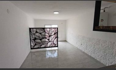 CASTELAR PH EN VENTA CON PATIO Y COCHERA APTO PROFESIONAL Y APTO CREDITO  UN AMBIENTE.