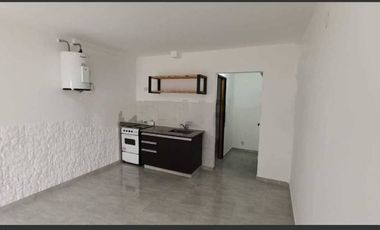 CASTELAR PH EN VENTA CON PATIO Y COCHERA APTO PROFESIONAL Y APTO CREDITO  UN AMBIENTE.