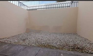 CASTELAR PH EN VENTA CON PATIO Y COCHERA APTO PROFESIONAL Y APTO CREDITO  UN AMBIENTE.