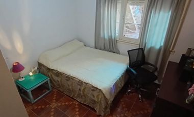 Casa 3 ambientes + departamento 2 ambientes al frente