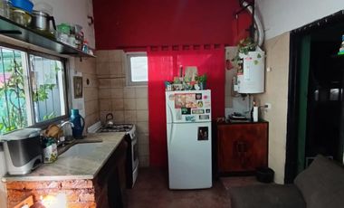 Casa 3 ambientes + departamento 2 ambientes al frente
