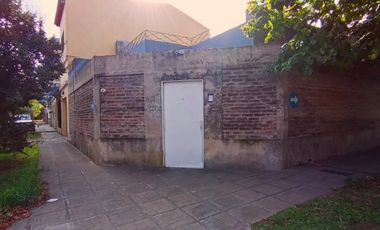 Casa 3 ambientes + departamento 2 ambientes al frente