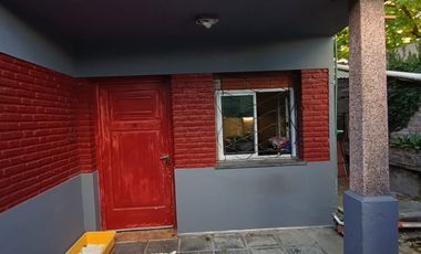 Casa 3 ambientes + departamento 2 ambientes al frente