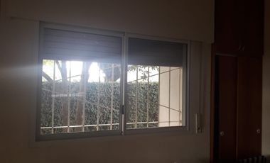 Casa con pileta en Carrizales,  Clarke, amplio jardín arbolado