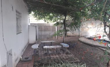 Casa con pileta en Carrizales,  Clarke, amplio jardín arbolado