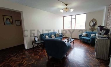 VENTA DE CASA EN LA PERLA CALLAO JUNTO AL PARQUE