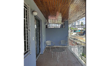 PARQUE LEFEVRE / 300M / 2 NIVELES / BALCON / 6 HABITAC / VIA PRINCIPAL