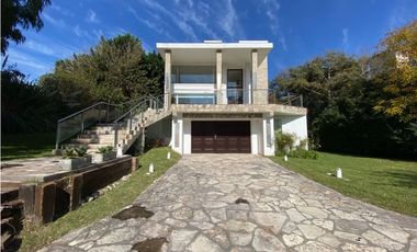 CASA LUXURY EN CARILÓ ALQUILER TEMPORAL A METROS DEL MAR