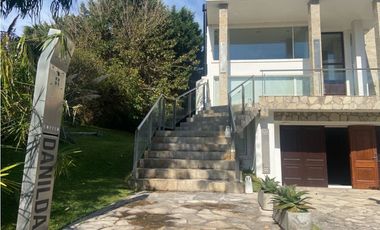 CASA LUXURY EN CARILÓ ALQUILER TEMPORAL A METROS DEL MAR