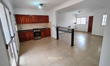 DUPLEX EN ALQUILER B° LAS PALMERAS- 3 dorm/ 2 Baños/ Cochera