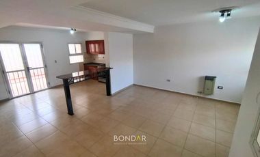 DUPLEX EN ALQUILER B° LAS PALMERAS- 3 dorm/ 2 Baños/ Cochera