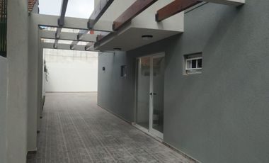Departamento 2 Ambientes Con Patio Propio En Planta Baja