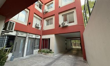 DEPTO 2 AMBIENTES CON COCHERA Y TERRAZA PROPIA