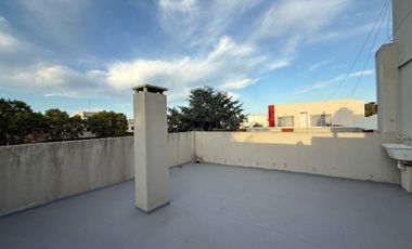 DEPTO 2 AMBIENTES CON COCHERA Y TERRAZA PROPIA