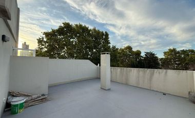 DEPTO 2 AMBIENTES CON COCHERA Y TERRAZA PROPIA