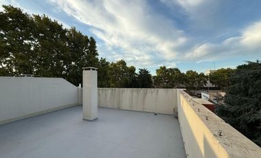 DEPTO 2 AMBIENTES CON COCHERA Y TERRAZA PROPIA