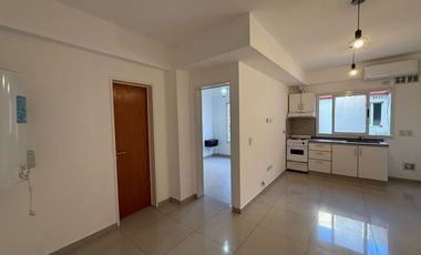 DEPTO 2 AMBIENTES CON COCHERA Y TERRAZA PROPIA