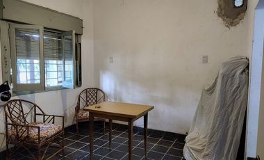 Casa dos ambientes en Quilmes Este