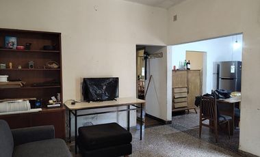 Casa dos ambientes en Quilmes Este