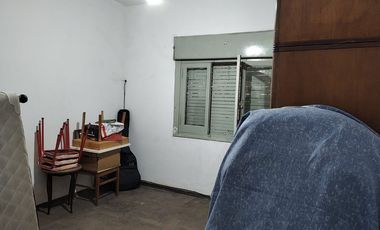 Casa dos ambientes en Quilmes Este