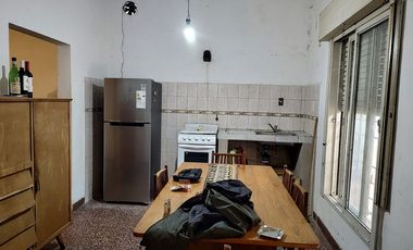 Casa dos ambientes en Quilmes Este