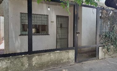 Casa dos ambientes en Quilmes Este