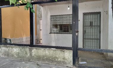 Casa dos ambientes en Quilmes Este