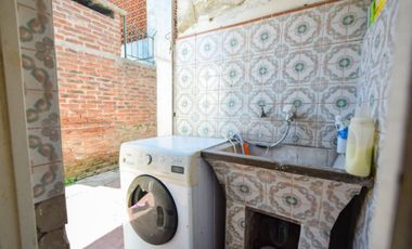 Venta casa 4 ambientes con parque y cochera