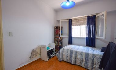 Venta casa 4 ambientes con parque y cochera